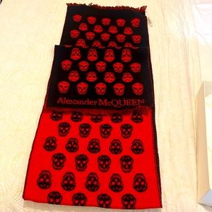 Alexander McQUEEN wool scarf red/black Women